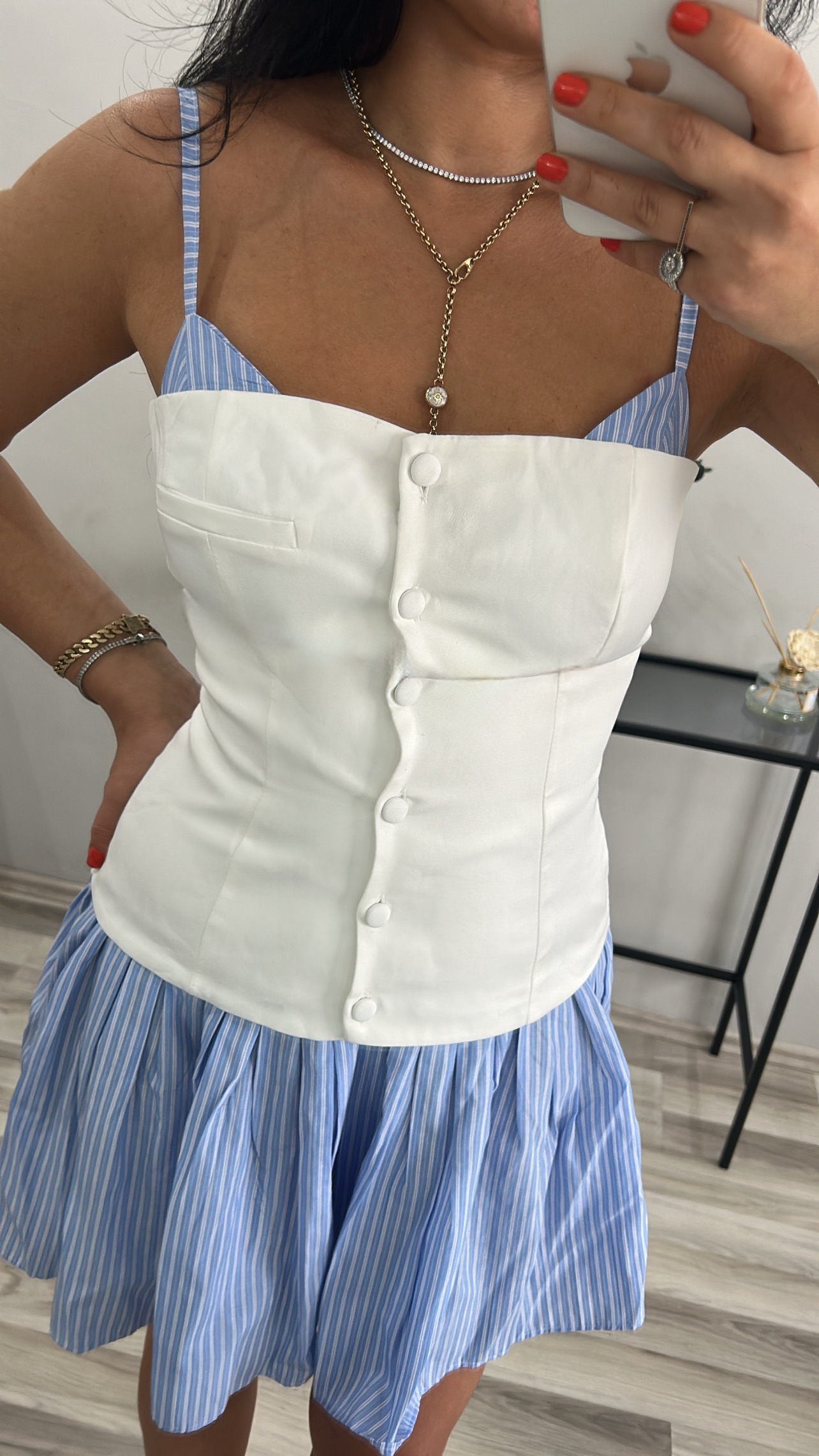 KORSE DETAY PİLELİ ELBİSE 