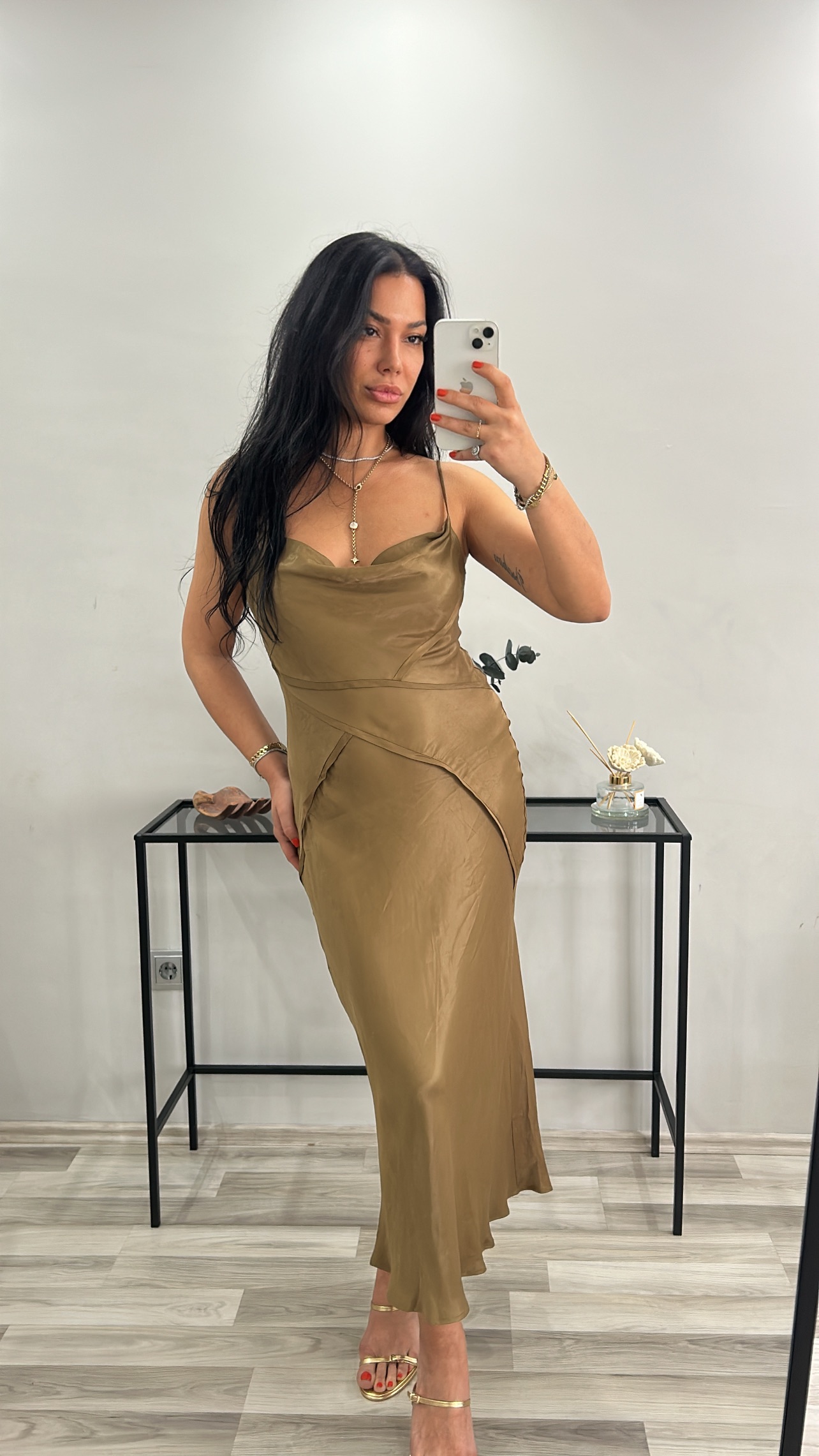 SATEN DEGAJE YAKA ELBİSE 