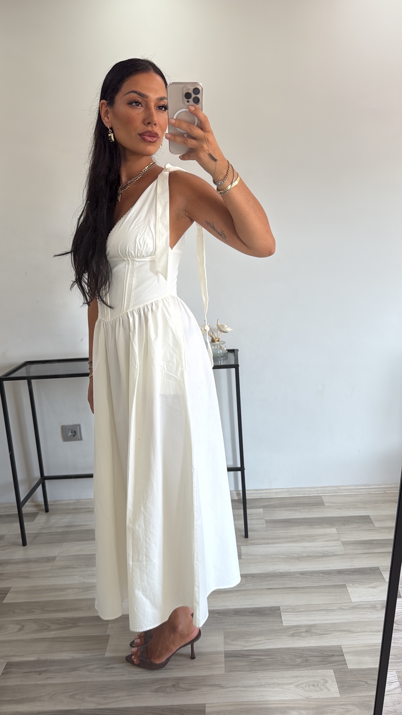 OMUZDAN BAĞLAMALI KORSE DETAYLI ELBİSE