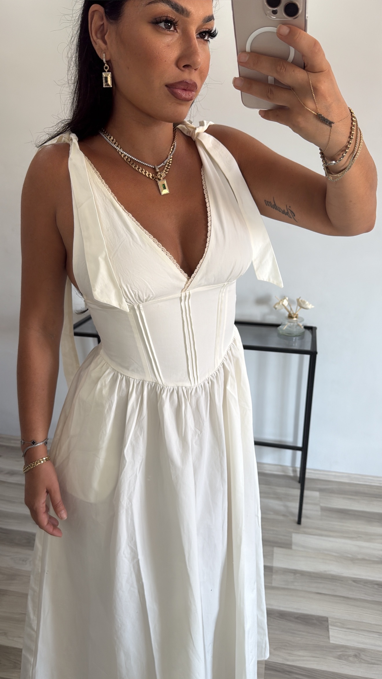 OMUZDAN BAĞLAMALI KORSE DETAYLI ELBİSE