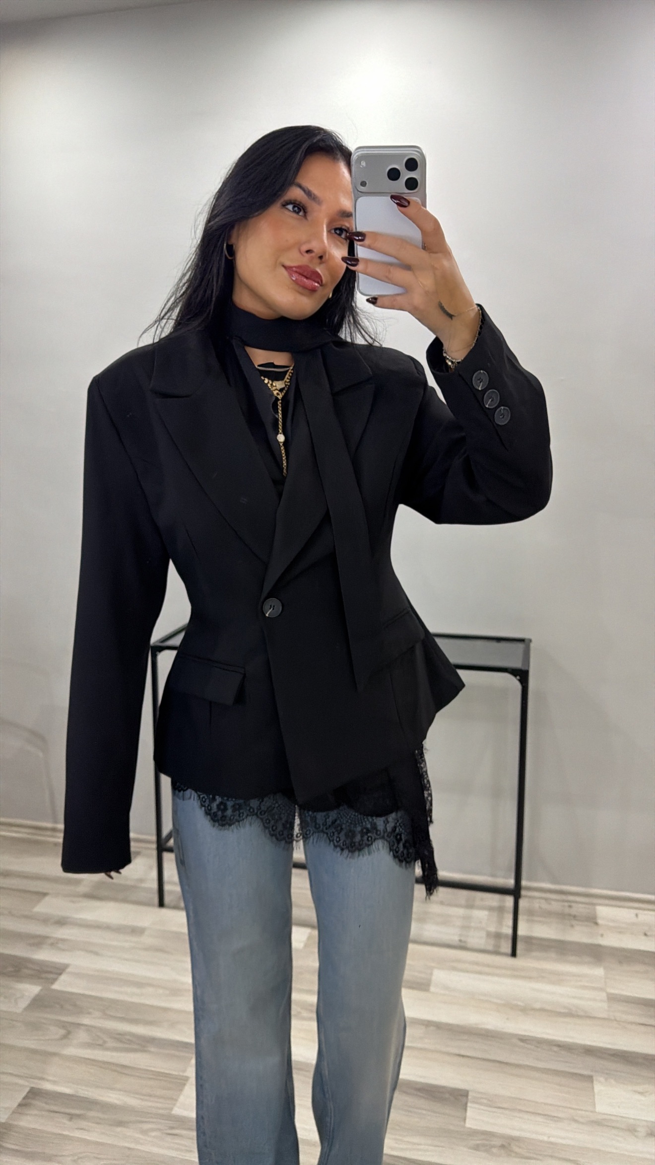 FULARLI BELDEN OTURTMALI SİYAH BLAZER CEKET