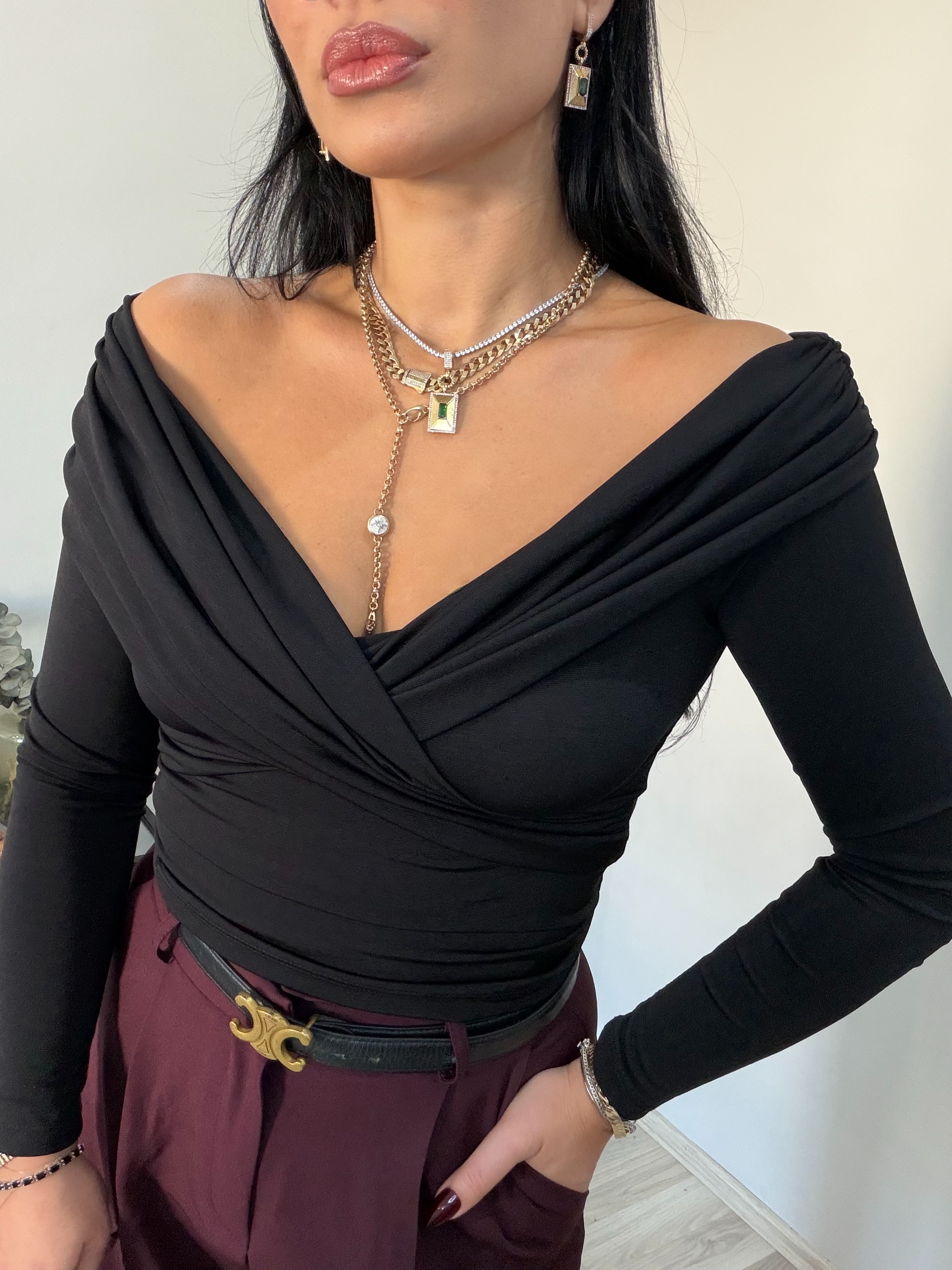 DRAPELİ SİYAH BLUZ