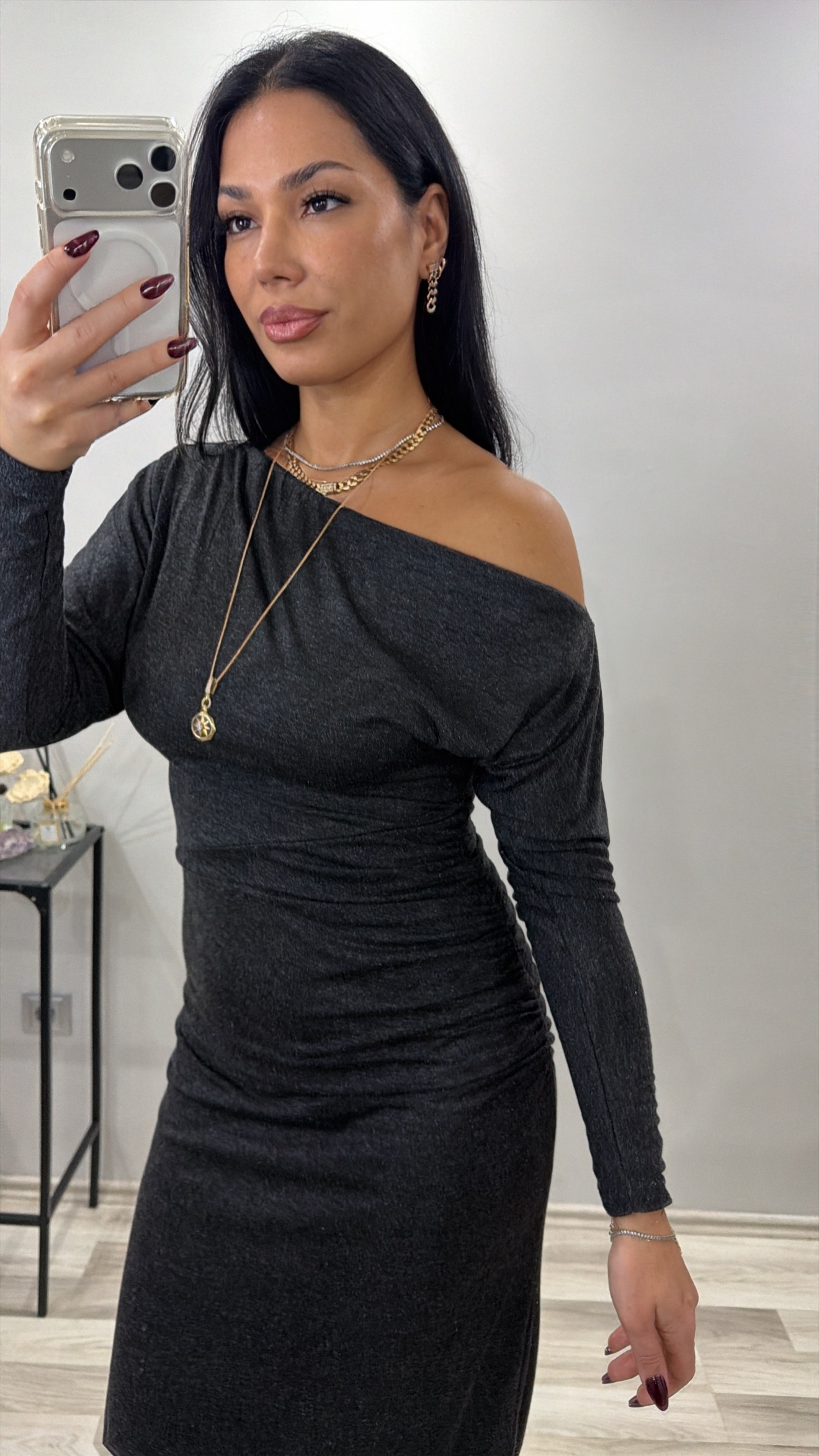 BELDEN OTURTMALI YIRTMAÇLI ELBİSE 