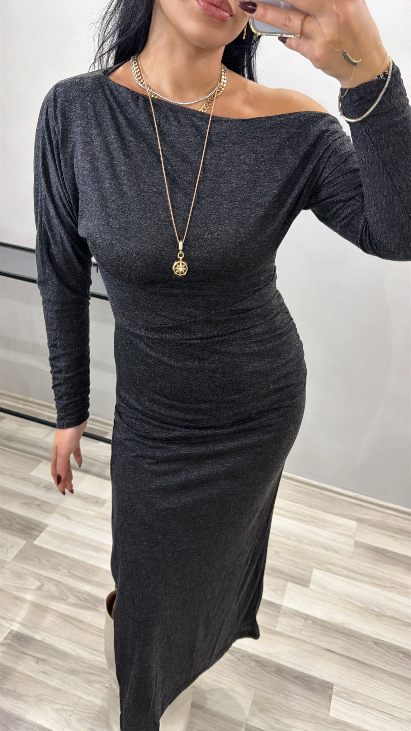 BELDEN OTURTMALI YIRTMAÇLI ELBİSE 