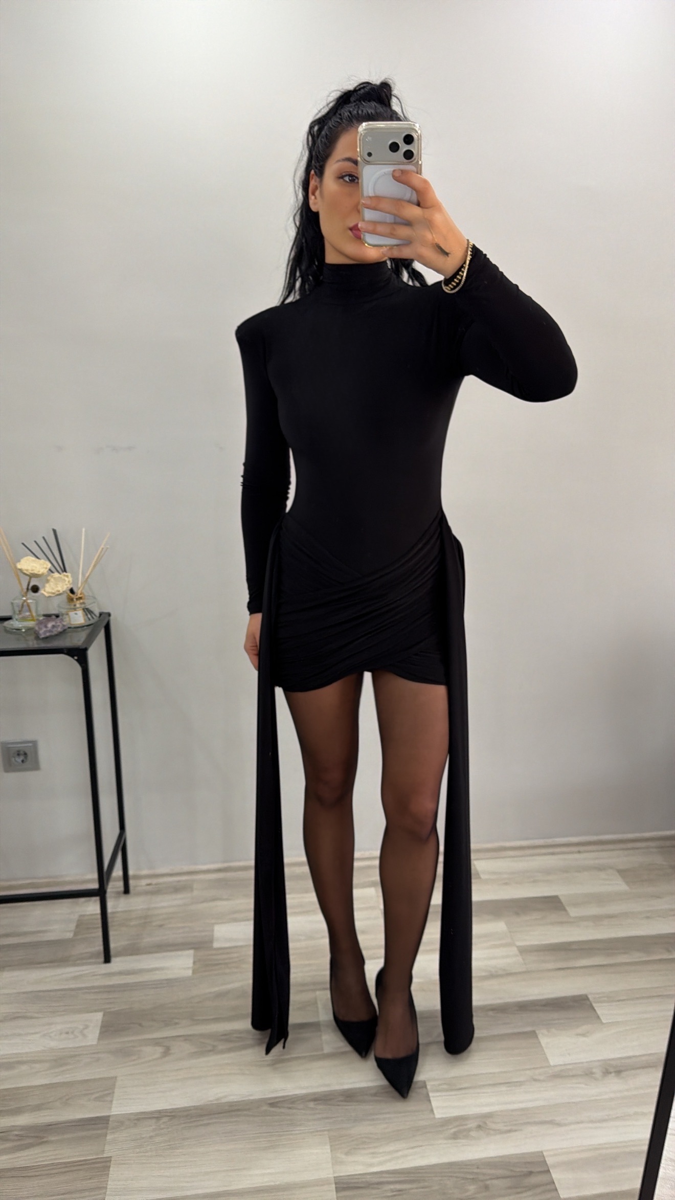 TASARIM SİYAH VATKALI ELBİSE 