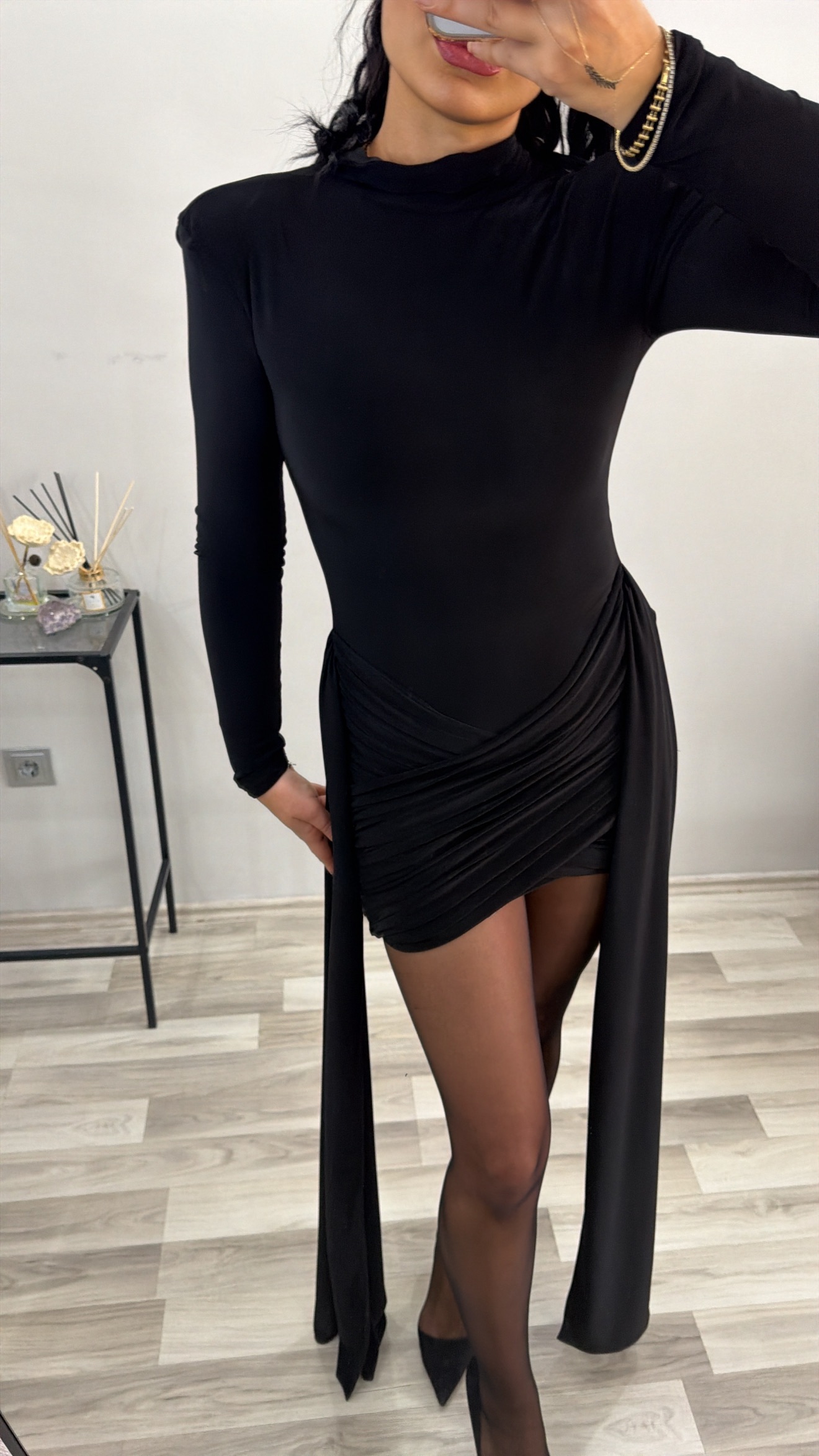 TASARIM SİYAH VATKALI ELBİSE 