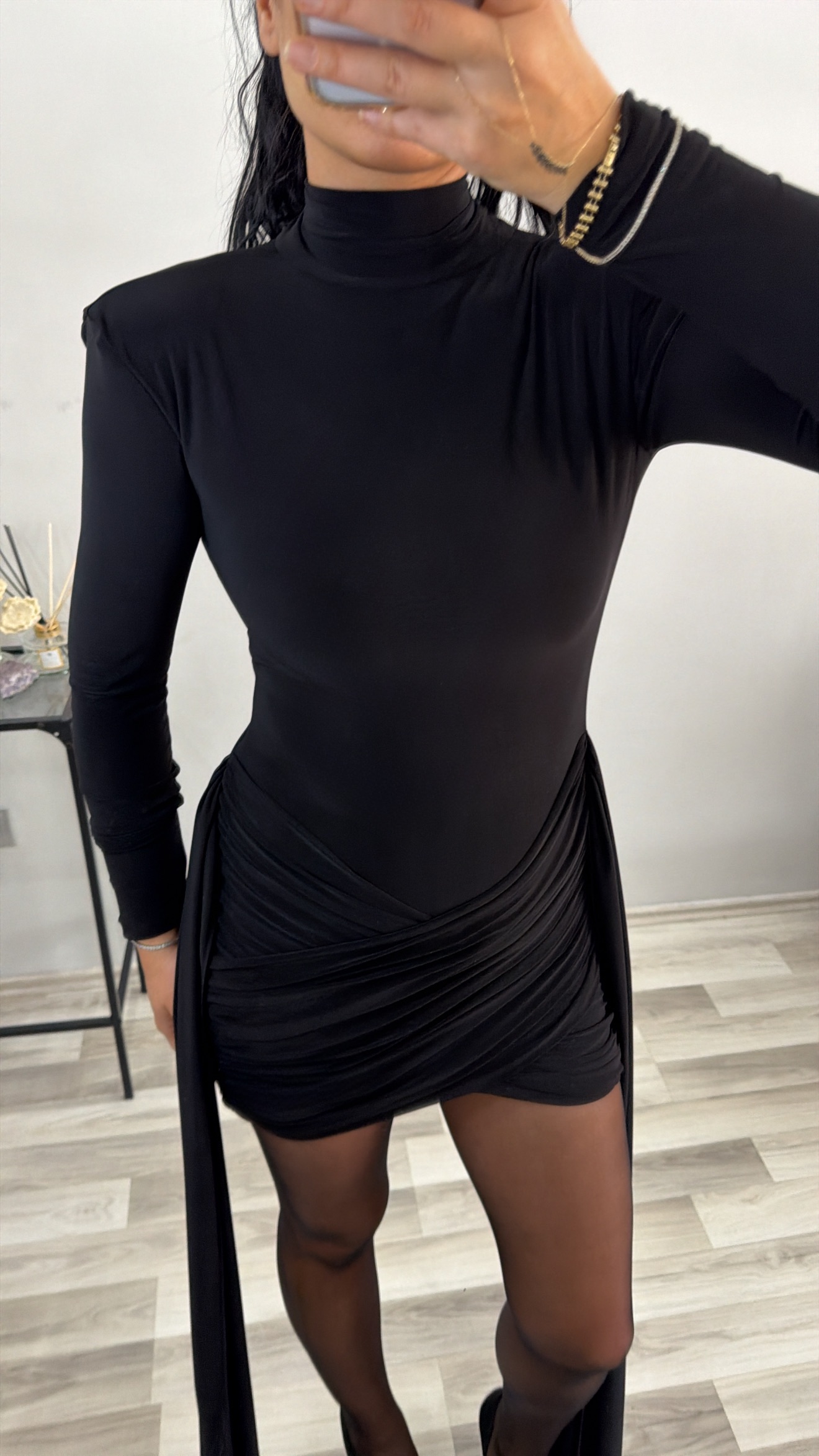 TASARIM SİYAH VATKALI ELBİSE 