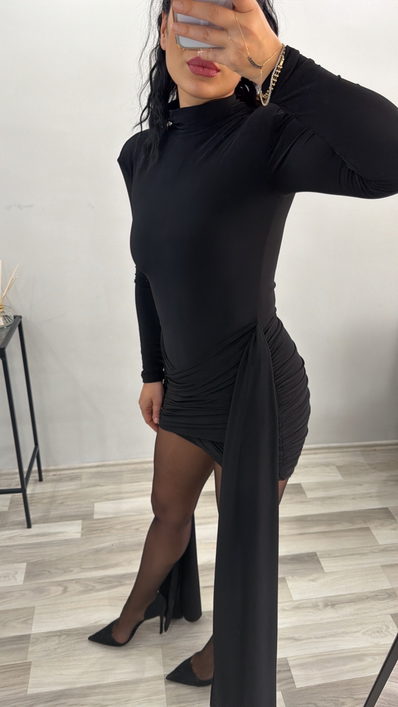 TASARIM SİYAH VATKALI ELBİSE 