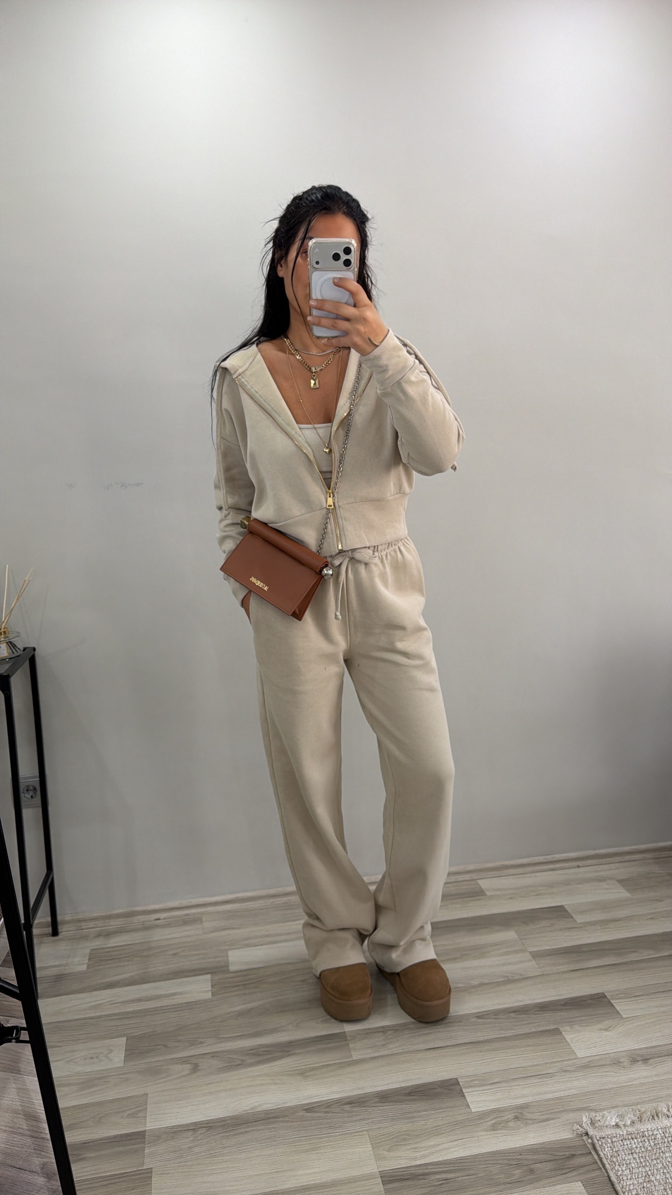 SELANİK KUMAŞ BEJ RENGİ EŞOFMAN TAKIMI