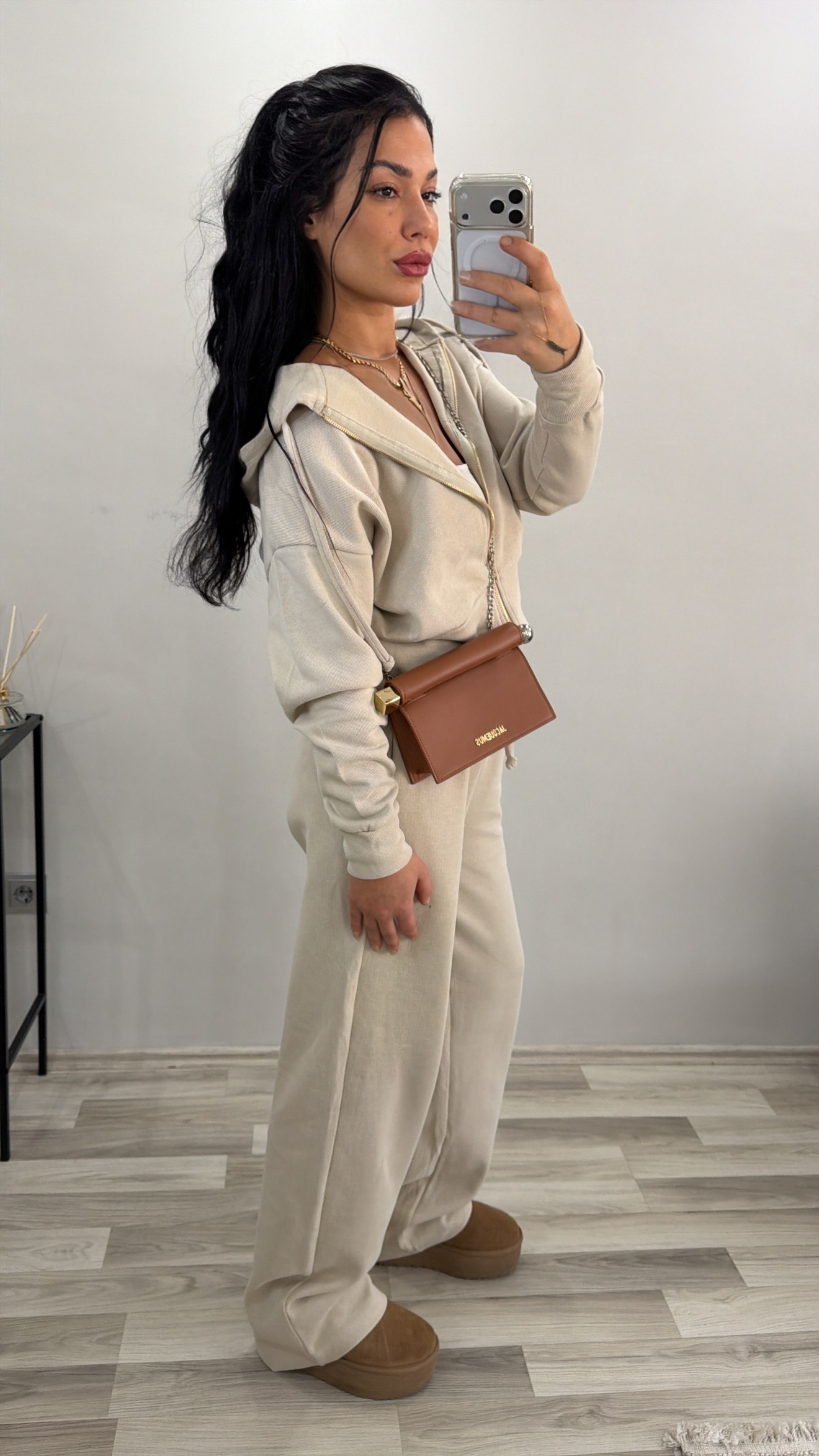 SELANİK KUMAŞ BEJ RENGİ EŞOFMAN TAKIMI